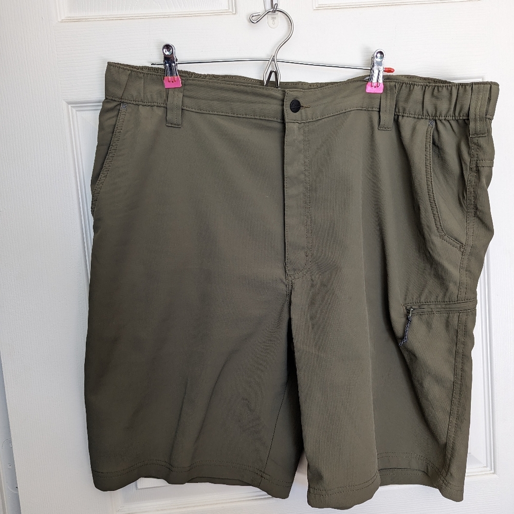Men's Green Shorts - Size 42